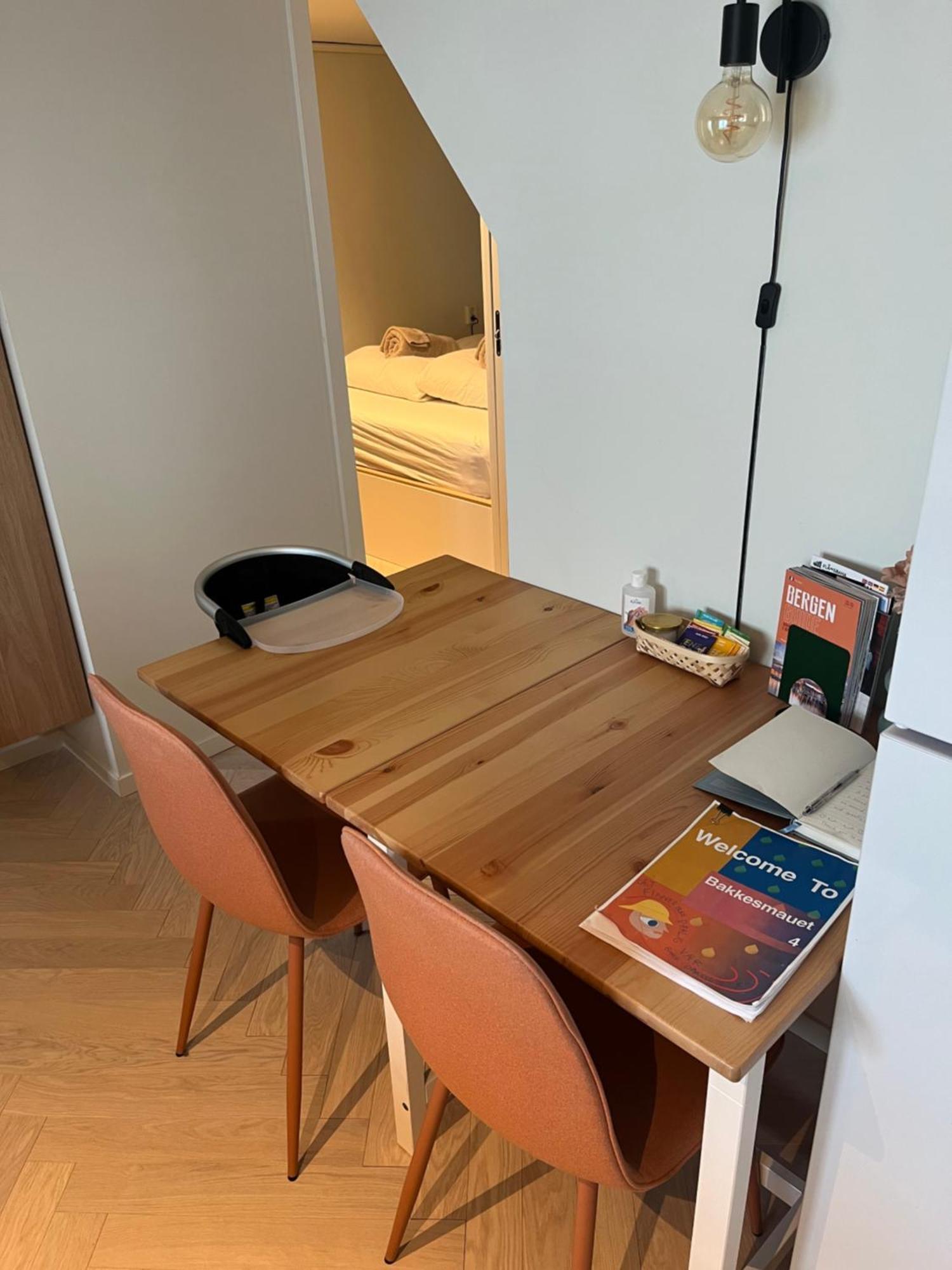 Entire Renovated Apartment From 1780 With Kitchen, Bath, Bedroom, And Living Room In Skuteviken Bergen Exterior photo
